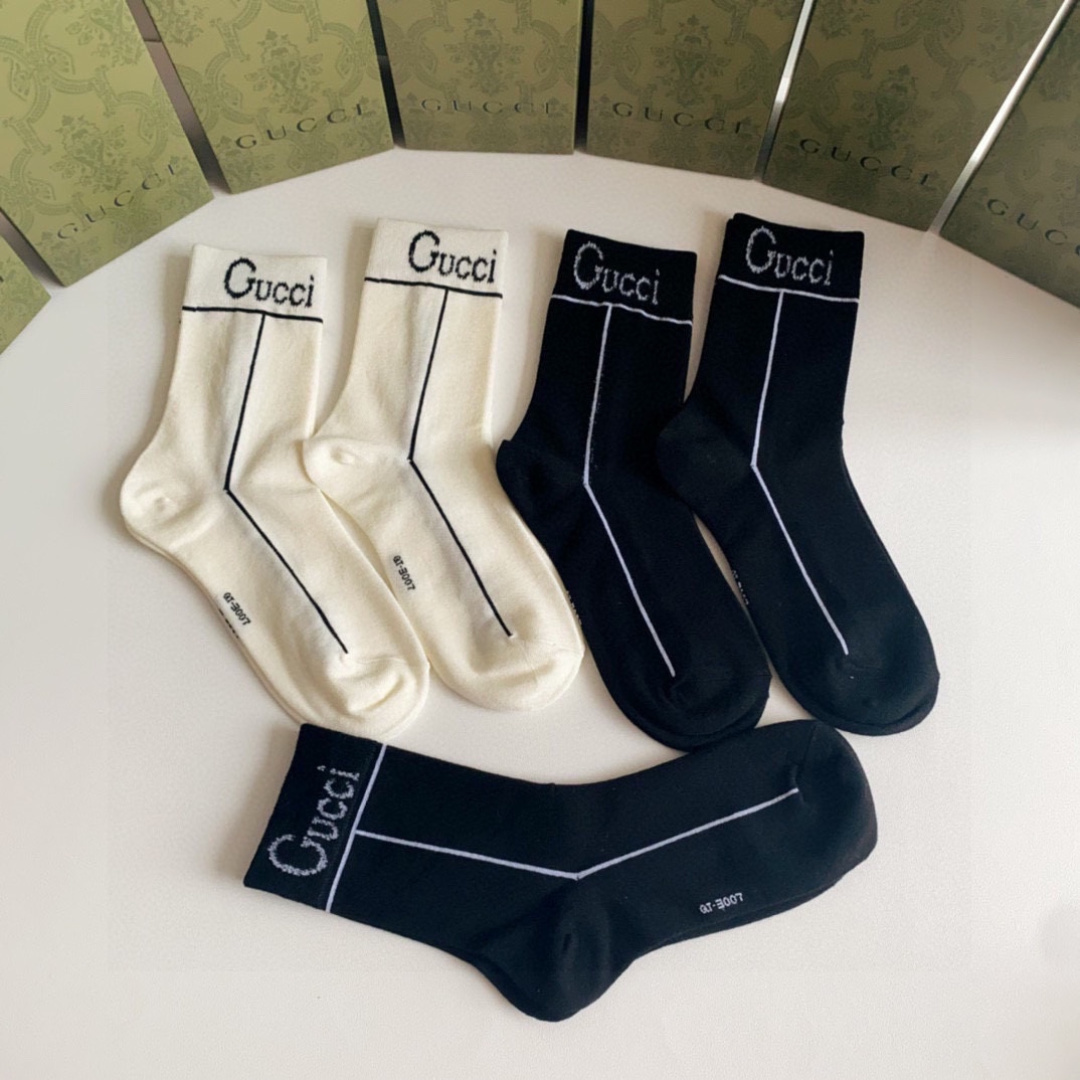 💛配专柜包装Gucci（古驰）新款中长款堆堆袜袜子！一盒五双，专柜同步筒袜袜子，大牌出街，潮人必备🔥超好