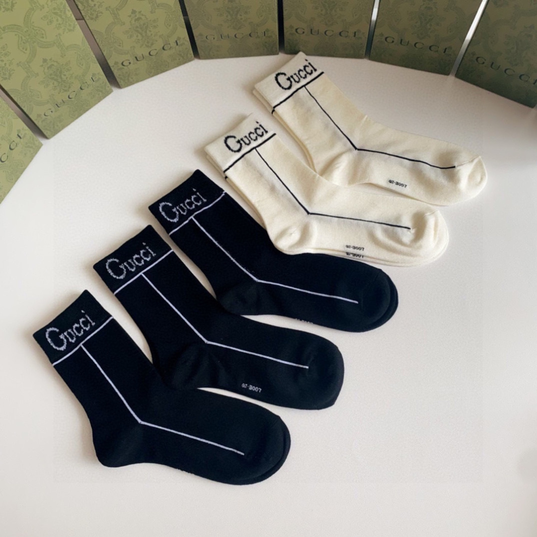 💛配专柜包装Gucci（古驰）新款中长款堆堆袜袜子！一盒五双，专柜同步筒袜袜子，大牌出街，潮人必备🔥超好