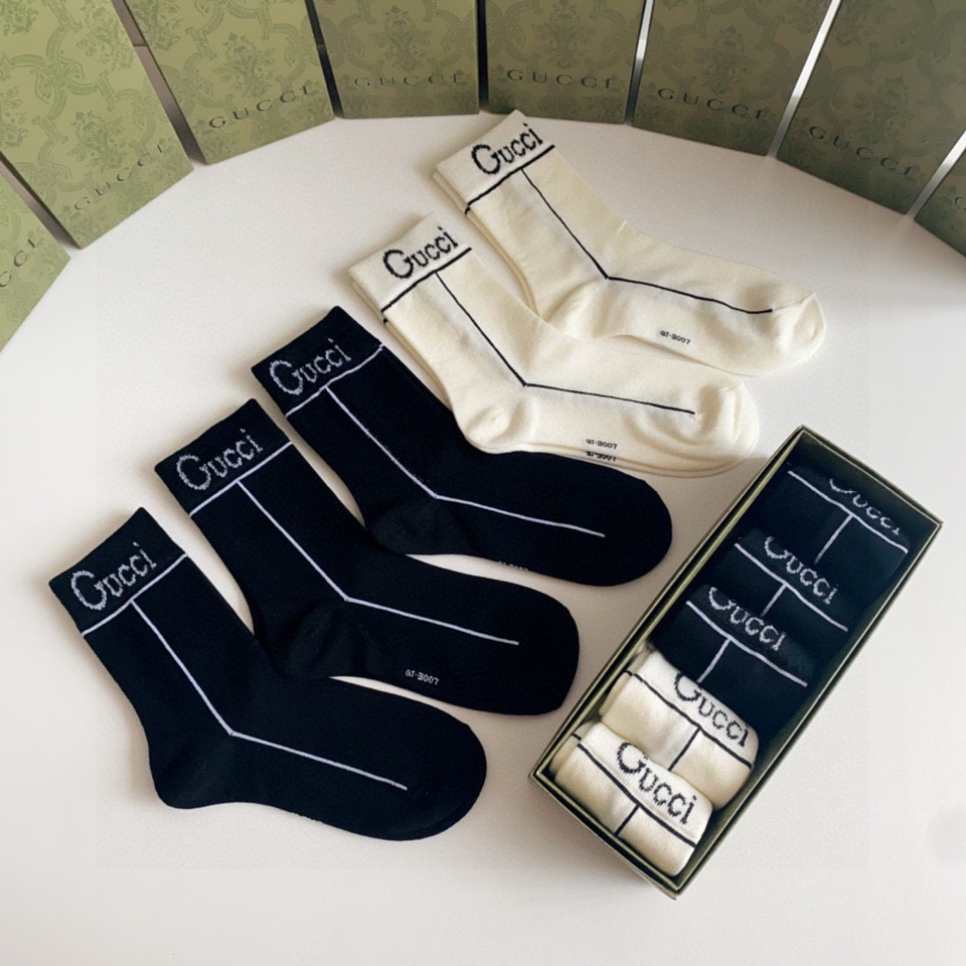 💛配专柜包装Gucci（古驰）新款中长款堆堆袜袜子！一盒五双，专柜同步筒袜袜子，大牌出街，潮人必备🔥超好