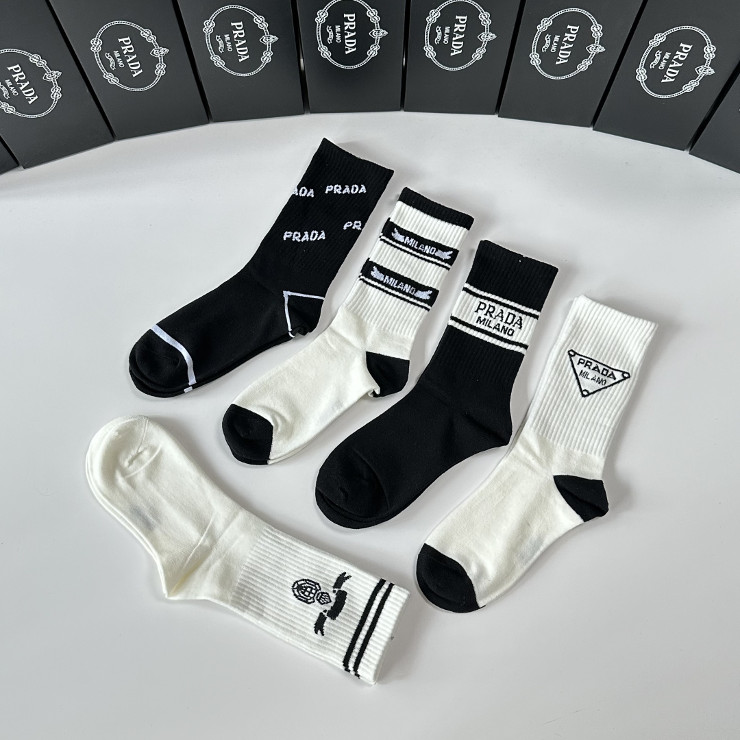 💛配专柜包装Prada（普拉达）新款中筒袜堆堆袜袜子！一盒五双，专柜同步筒袜袜子，💛大牌出街，潮人必备🔥