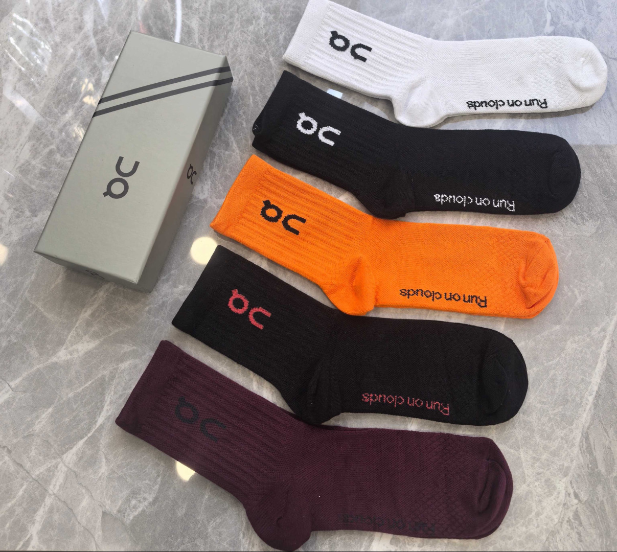 💛配包装On昂跑Cloudtilt 新款中长堆堆袜袜子！一盒五双， 专柜同步筒款袜子，💛大牌出街，潮人必