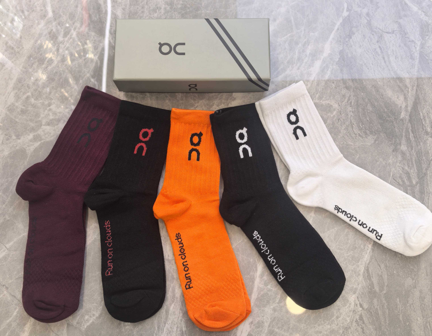 💛配包装On昂跑Cloudtilt 新款中长堆堆袜袜子！一盒五双， 专柜同步筒款袜子，💛大牌出街，潮人必