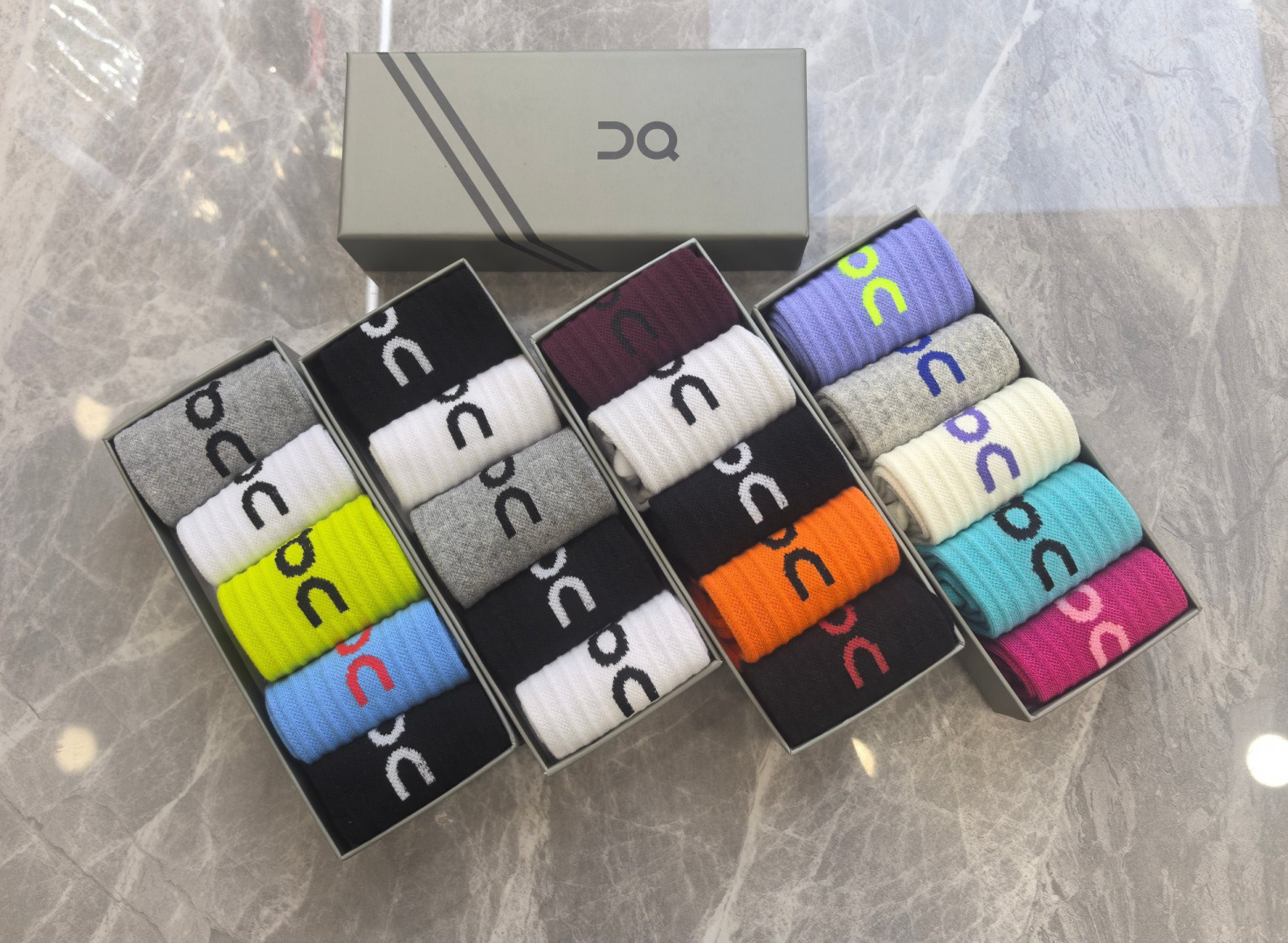 💛配包装On昂跑Cloudtilt 新款中长堆堆袜袜子！一盒五双， 专柜同步筒款袜子，💛大牌出街，潮人必