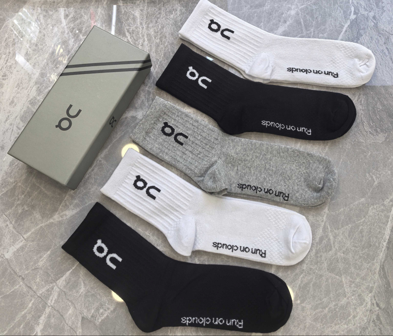 💛配包装On昂跑Cloudtilt 新款中长堆堆袜袜子！一盒五双， 专柜同步筒款袜子，💛大牌出街，潮人必