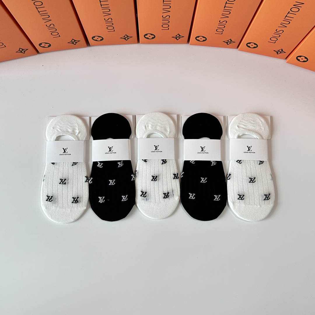 💛配专柜包装LV（路易威登）新款船袜堆堆袜袜子！一盒五双，专柜同步筒袜袜子，💛大牌出街，潮人必备🔥超好搭
