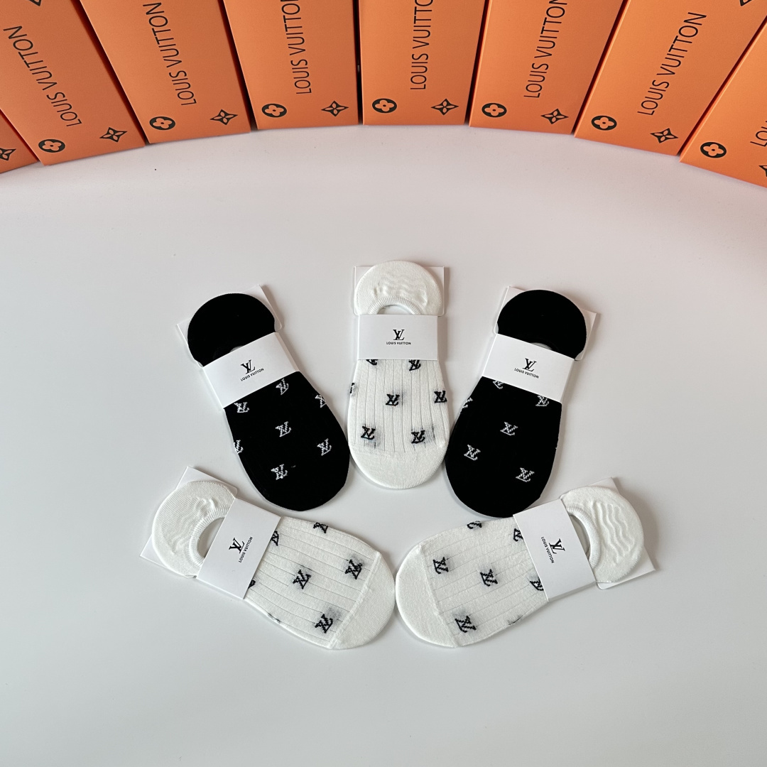 💛配专柜包装LV（路易威登）新款船袜堆堆袜袜子！一盒五双，专柜同步筒袜袜子，💛大牌出街，潮人必备🔥超好搭