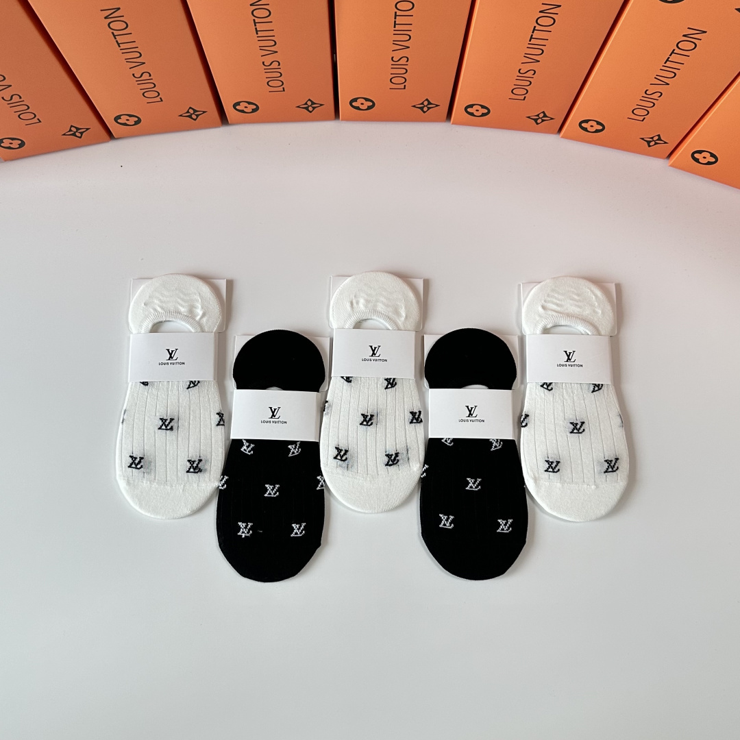 💛配专柜包装LV（路易威登）新款船袜堆堆袜袜子！一盒五双，专柜同步筒袜袜子，💛大牌出街，潮人必备🔥超好搭