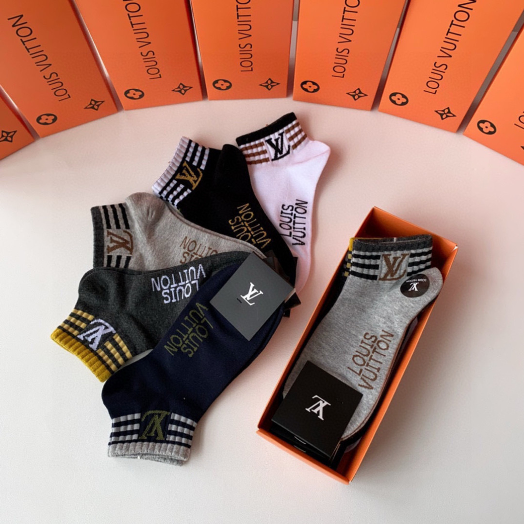 💛配包装LV（路易威登）新款经典中短款堆堆袜袜子！一盒五双， 专柜同步筒款袜子，💛大牌出街，潮人必备🔥超