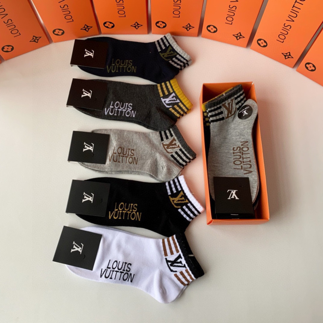 💛配包装LV（路易威登）新款经典中短款堆堆袜袜子！一盒五双， 专柜同步筒款袜子，💛大牌出街，潮人必备🔥超
