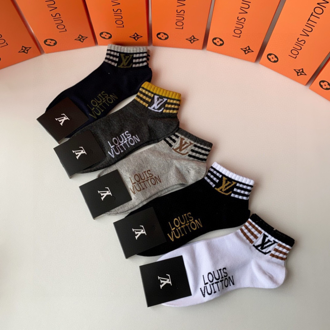 💛配包装LV（路易威登）新款经典中短款堆堆袜袜子！一盒五双， 专柜同步筒款袜子，💛大牌出街，潮人必备🔥超