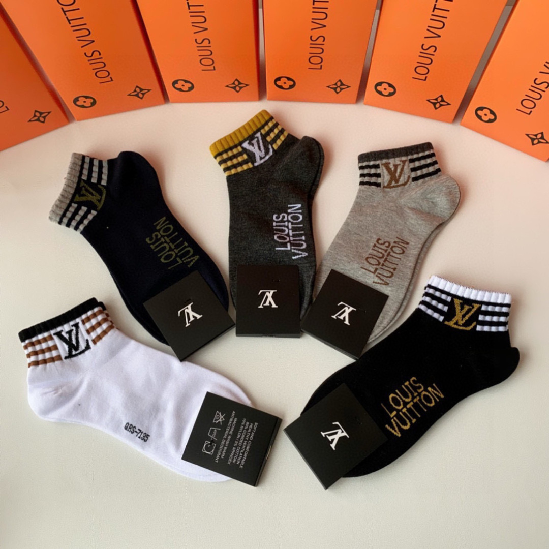 💛配包装LV（路易威登）新款经典中短款堆堆袜袜子！一盒五双， 专柜同步筒款袜子，💛大牌出街，潮人必备🔥超
