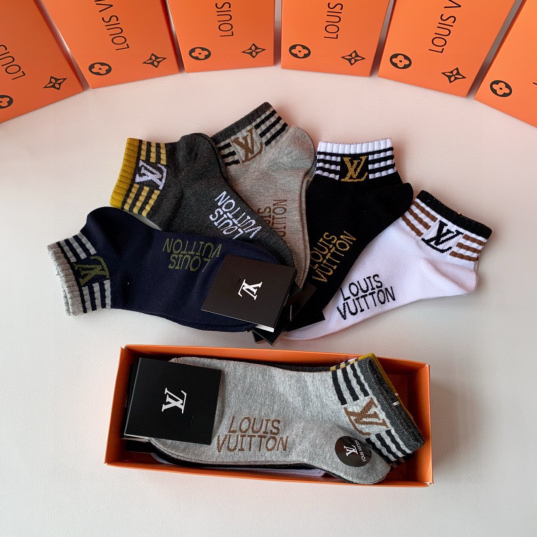 💛配包装LV（路易威登）新款经典中短款堆堆袜袜子！一盒五双， 专柜同步筒款袜子，💛大牌出街，潮人必备🔥超