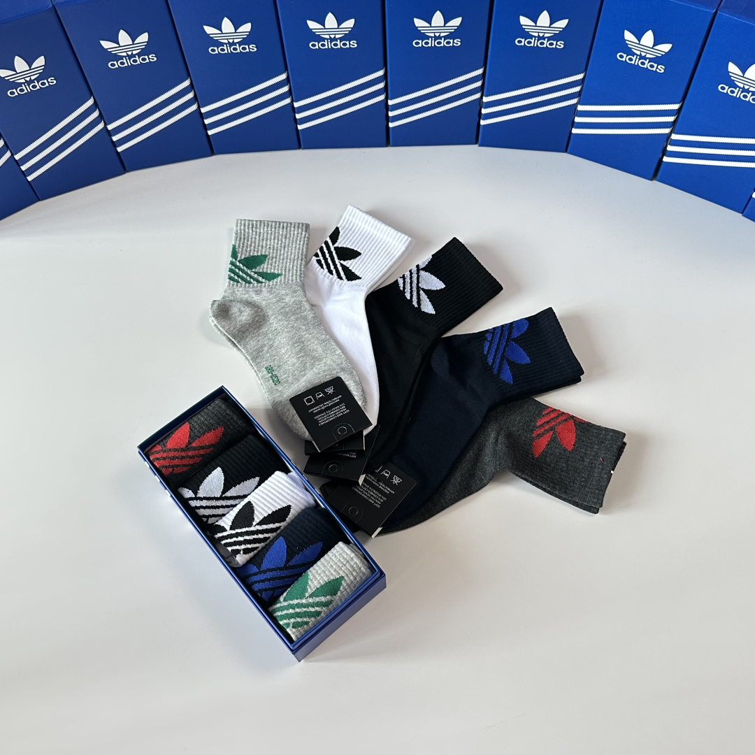💛配专柜包装adidas（阿迪达斯）新款三叶草中长款堆堆袜袜子！一盒五双，专柜同步筒袜袜子，大牌出街，潮