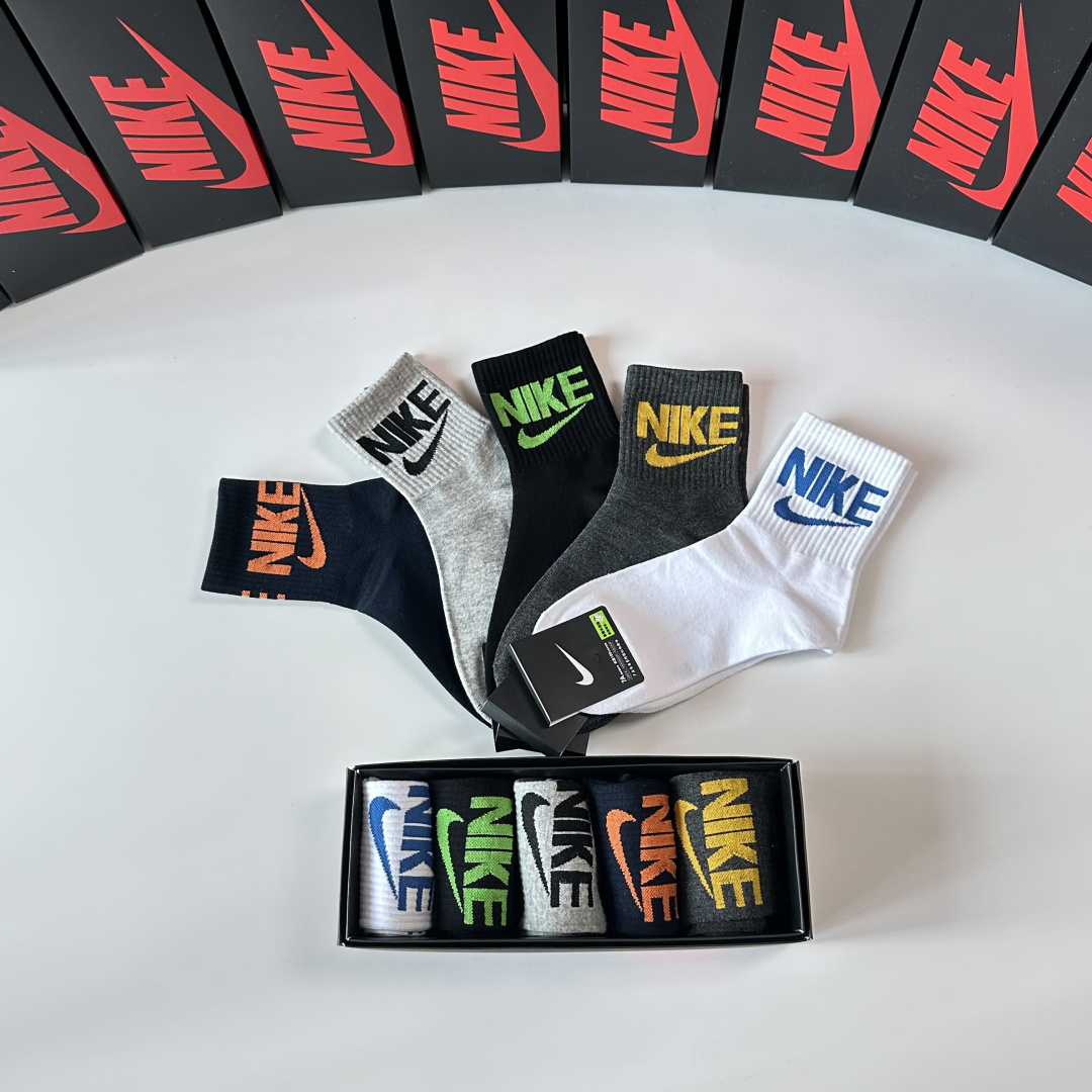 💛配专柜包装NIKE（耐克）新款中长款堆堆袜袜子！一盒五双，专柜同步筒袜袜子，大牌出街，潮人必备🔥超好搭