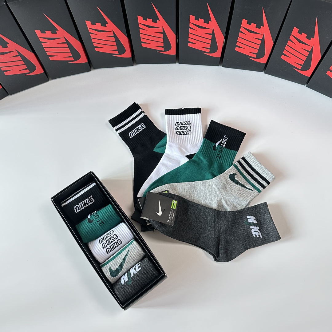 💛配专柜包装NIKE（耐克）新款中长款堆堆袜袜子！一盒五双，专柜同步筒袜袜子，大牌出街，潮人必备🔥超好搭