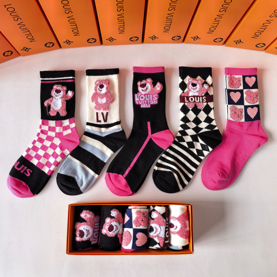 💛配包装LV（路易威登）新款草莓熊羽毛纱经典中长款堆堆袜袜子！一盒五双， 专柜同步筒款袜子，💛大牌出街，