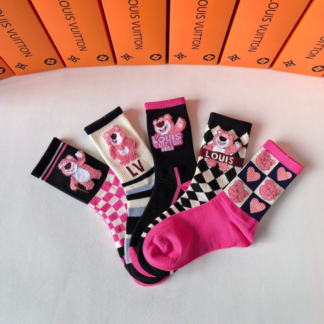 💛配包装LV（路易威登）新款草莓熊羽毛纱经典中长款堆堆袜袜子！一盒五双， 专柜同步筒款袜子，💛大牌出街，