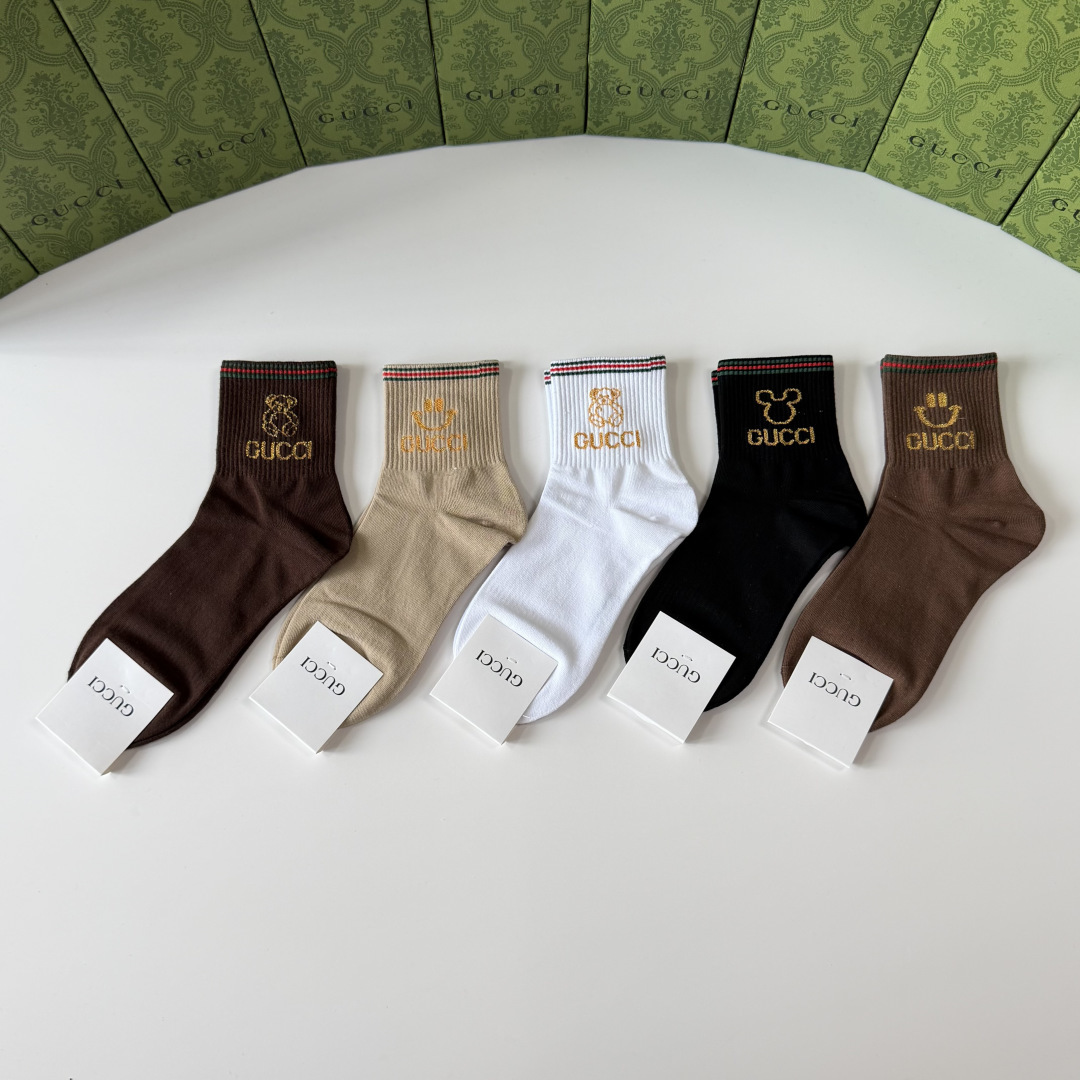 💛配包装Gucci（古驰）新款经典中长款堆堆袜袜子！一盒五双， 专柜同步筒袜袜子，💛大牌出街，潮人必备🔥