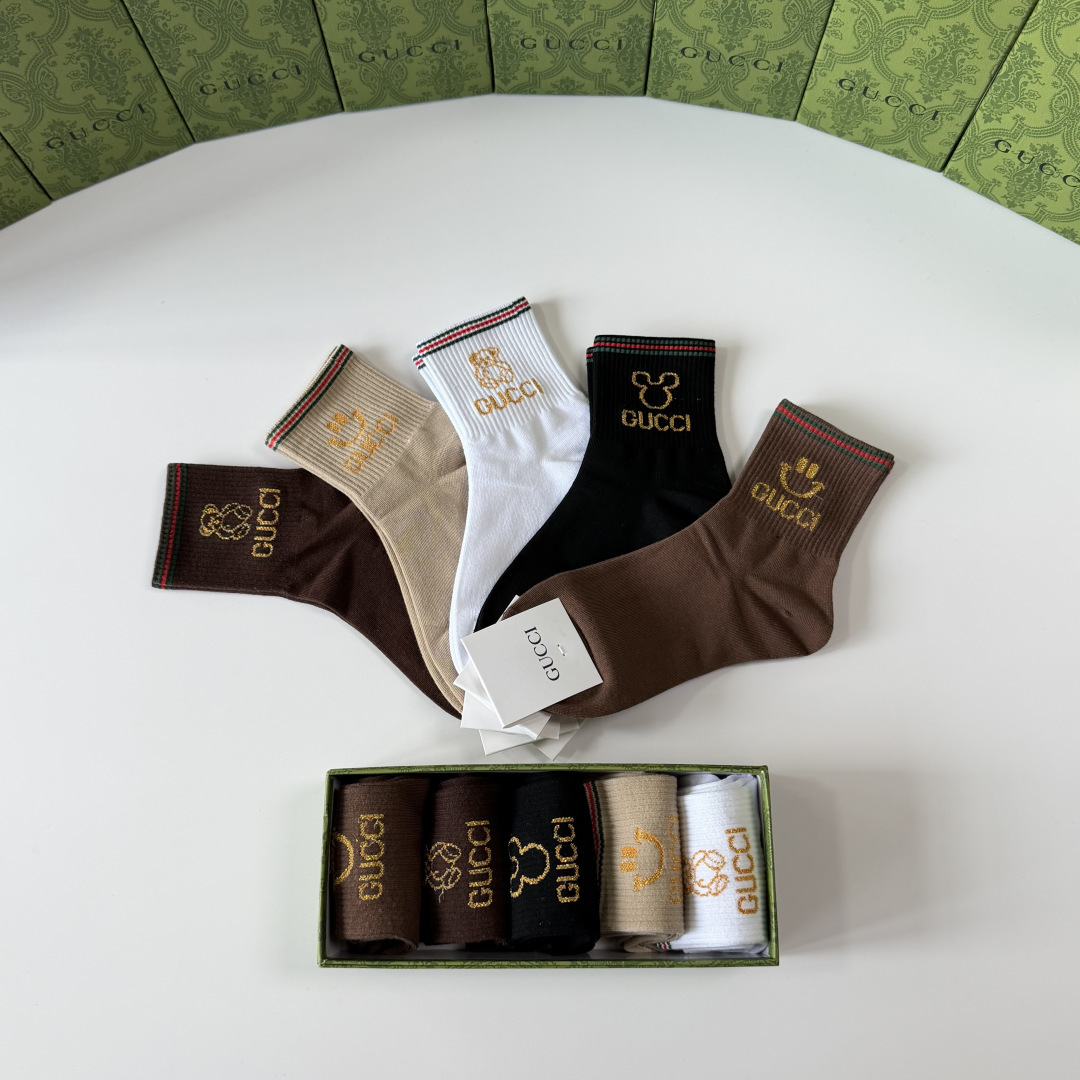 💛配包装Gucci（古驰）新款经典中长款堆堆袜袜子！一盒五双， 专柜同步筒袜袜子，💛大牌出街，潮人必备🔥