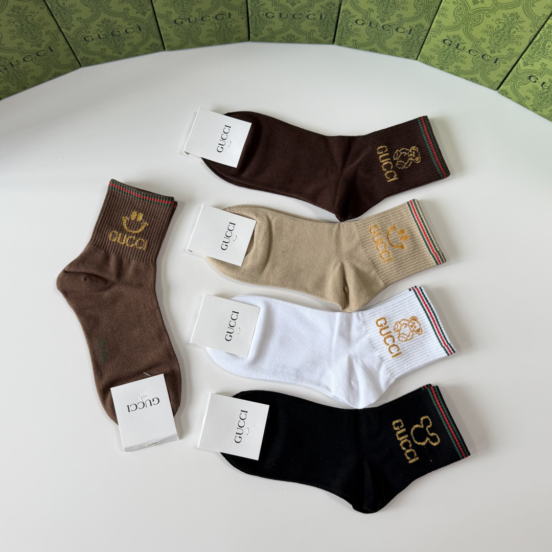 💛配包装Gucci（古驰）新款经典中长款堆堆袜袜子！一盒五双， 专柜同步筒袜袜子，💛大牌出街，潮人必备🔥