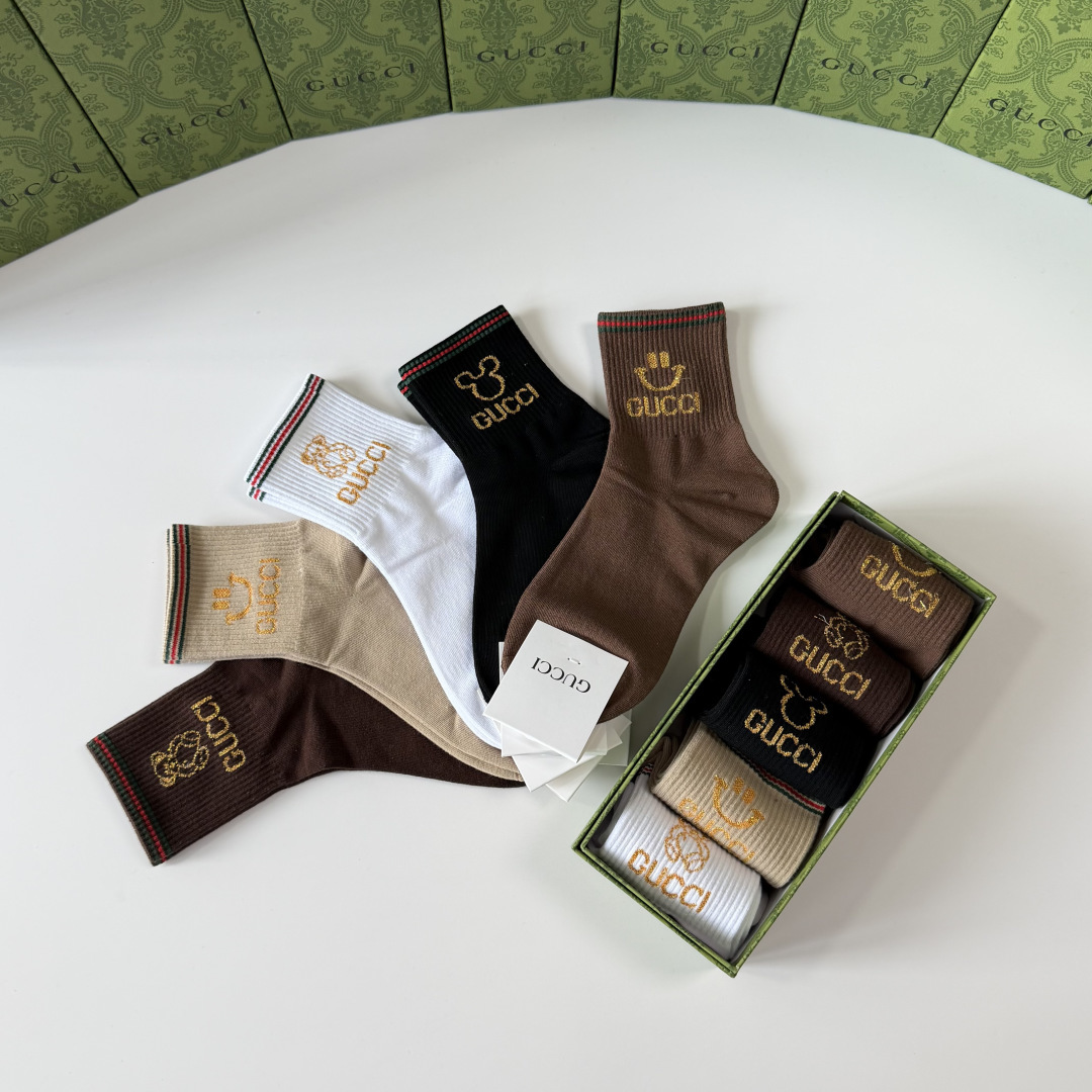 💛配包装Gucci（古驰）新款经典中长款堆堆袜袜子！一盒五双， 专柜同步筒袜袜子，💛大牌出街，潮人必备🔥