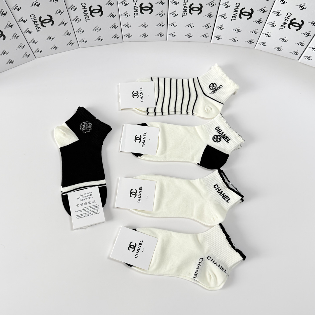 💛配包装Chanel（香奈儿）新款经典中短款堆堆袜袜子！一盒五双， 专柜同步筒袜袜子，💛大牌出街，潮人必