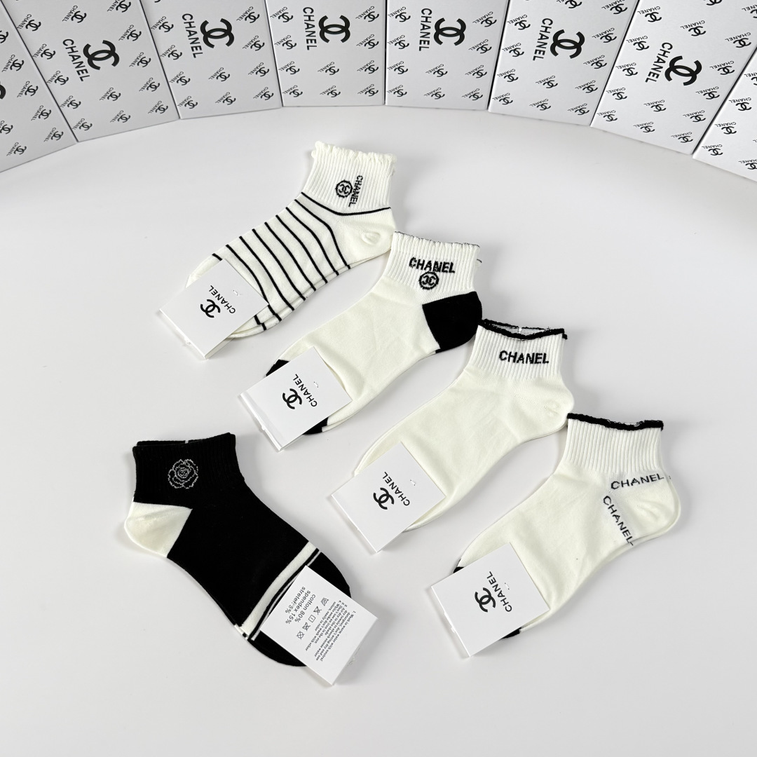 💛配包装Chanel（香奈儿）新款经典中短款堆堆袜袜子！一盒五双， 专柜同步筒袜袜子，💛大牌出街，潮人必
