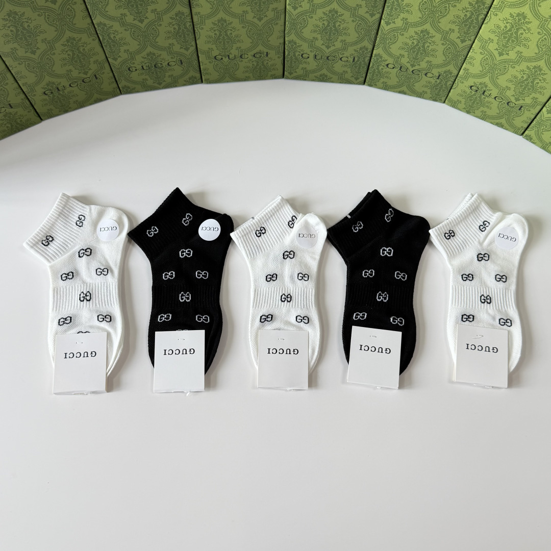 💛配专柜包装Gucci（古驰）新款中短款堆堆袜袜子！一盒五双，专柜同步筒袜袜子，💛大牌出街，潮人必备🔥超