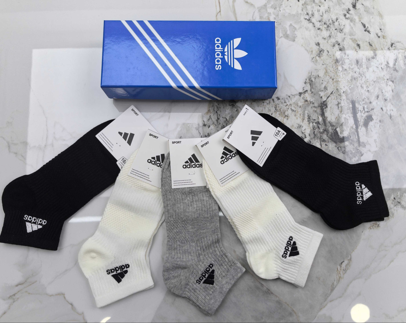 💛配包装Adidas（阿迪）新款经典刺绣中短款堆堆袜袜子！一盒五双， 专柜同步筒袜袜子，💛大牌出街，潮人
