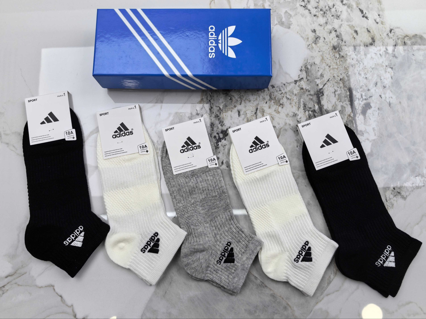 💛配包装Adidas（阿迪）新款经典刺绣中短款堆堆袜袜子！一盒五双， 专柜同步筒袜袜子，💛大牌出街，潮人