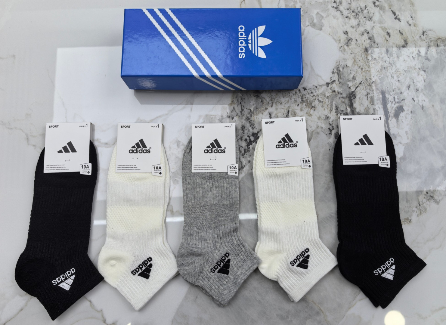 💛配包装Adidas（阿迪）新款经典刺绣中短款堆堆袜袜子！一盒五双， 专柜同步筒袜袜子，💛大牌出街，潮人