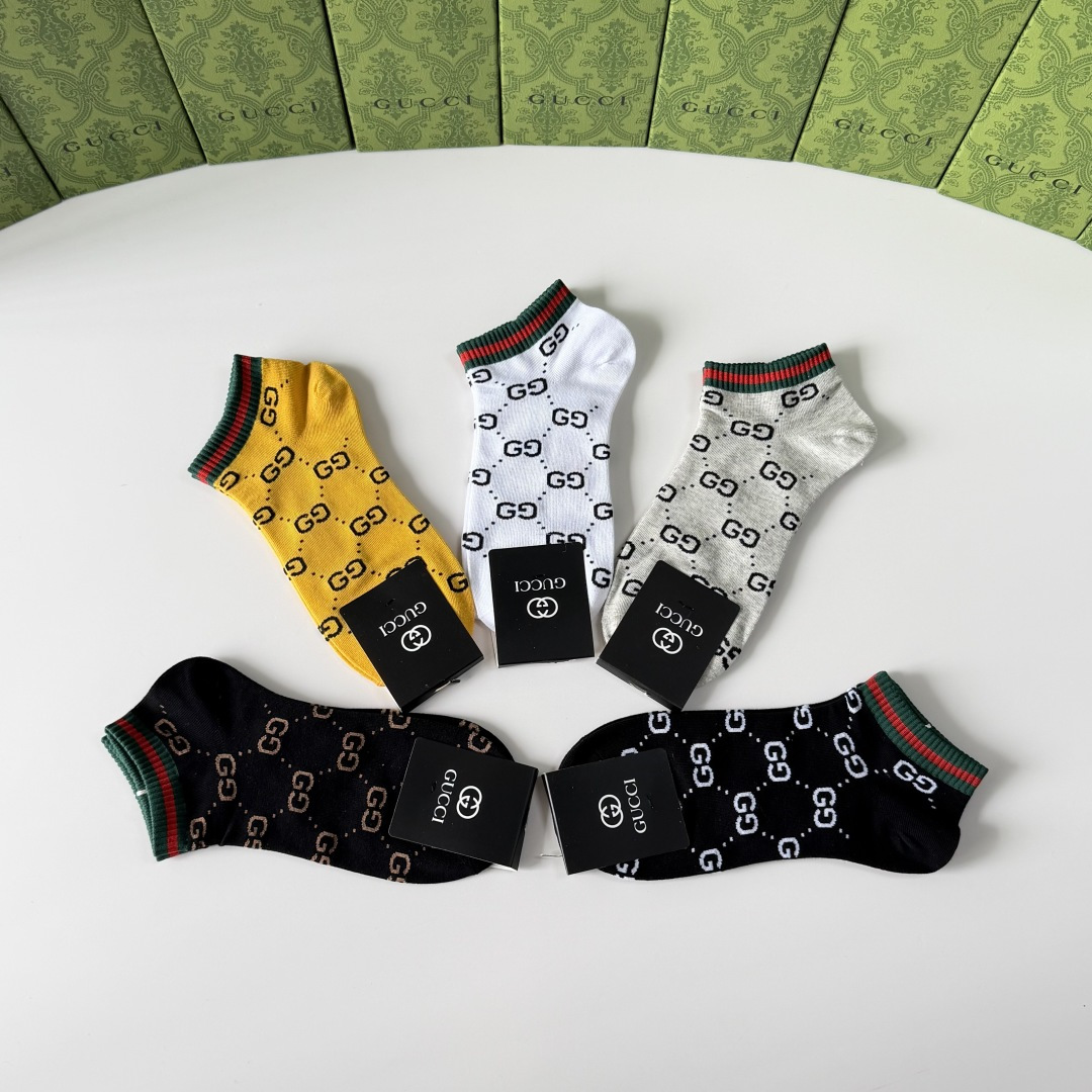 💛配专柜包装Gucci（古驰）新款中短款堆堆袜袜子！一盒五双，专柜同步筒袜袜子，💛大牌出街，潮人必备🔥超