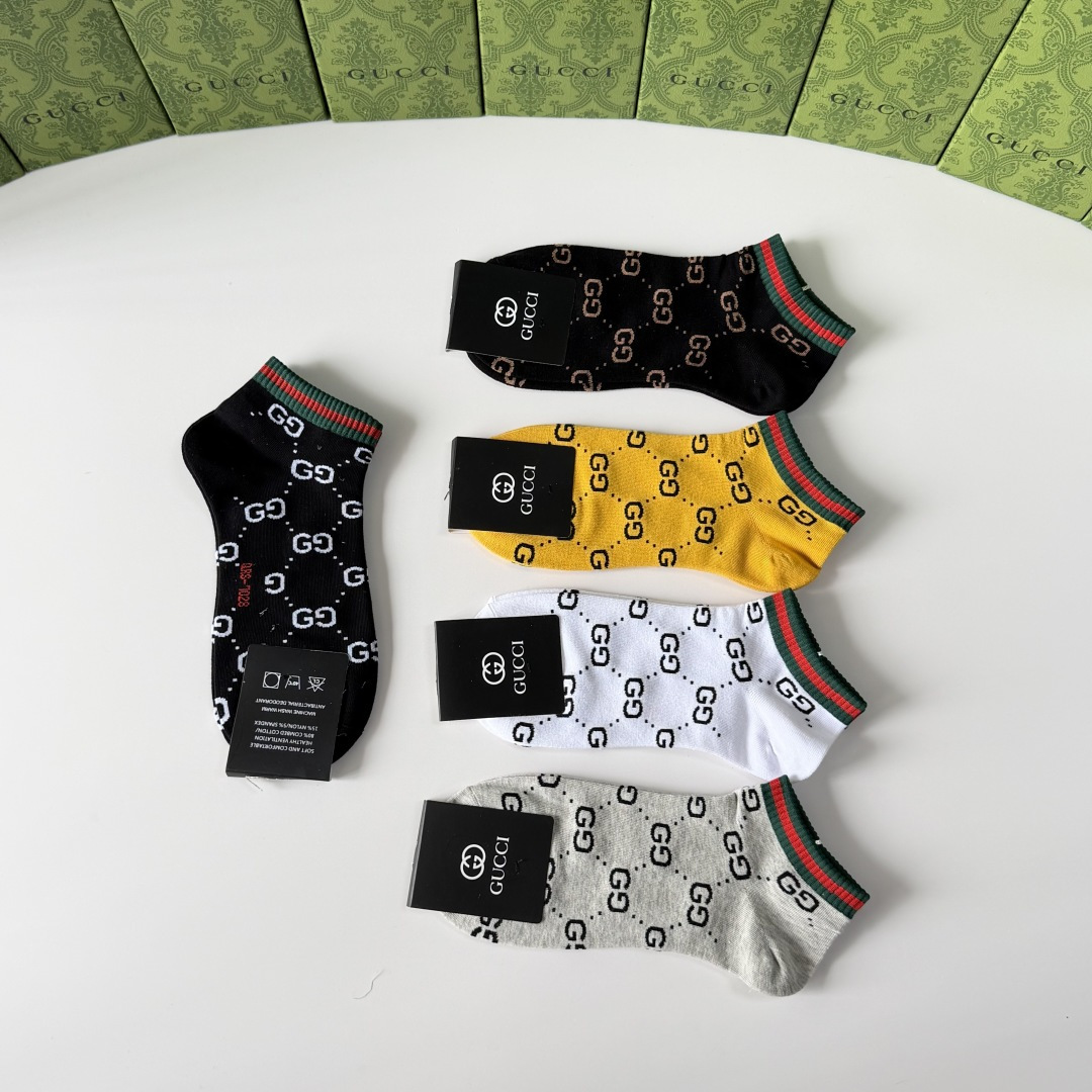 💛配专柜包装Gucci（古驰）新款中短款堆堆袜袜子！一盒五双，专柜同步筒袜袜子，💛大牌出街，潮人必备🔥超