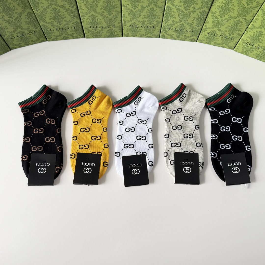 💛配专柜包装Gucci（古驰）新款中短款堆堆袜袜子！一盒五双，专柜同步筒袜袜子，💛大牌出街，潮人必备🔥超