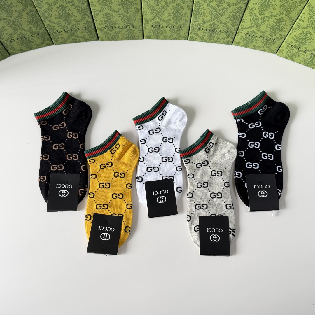 💛配专柜包装Gucci（古驰）新款中短款堆堆袜袜子！一盒五双，专柜同步筒袜袜子，💛大牌出街，潮人必备🔥超
