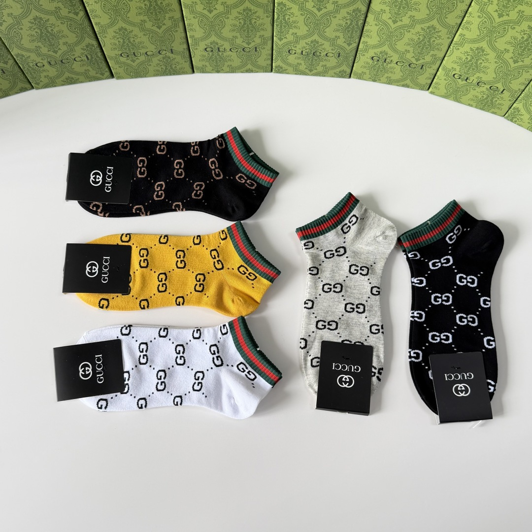 💛配专柜包装Gucci（古驰）新款中短款堆堆袜袜子！一盒五双，专柜同步筒袜袜子，💛大牌出街，潮人必备🔥超