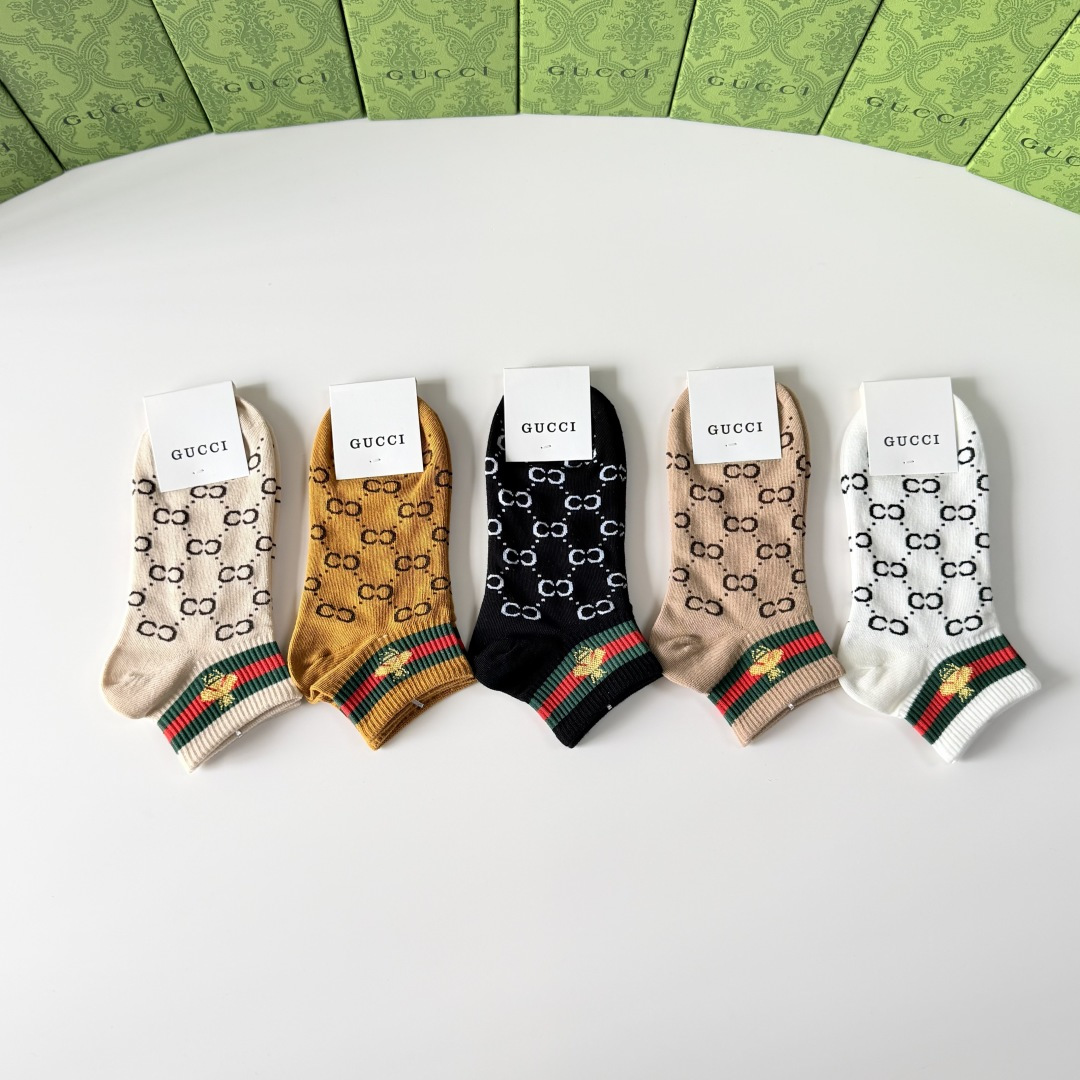 💛配专柜包装Gucci（古驰）新款中短款堆堆袜袜子！一盒五双，专柜同步筒袜袜子，💛大牌出街，潮人必备🔥超