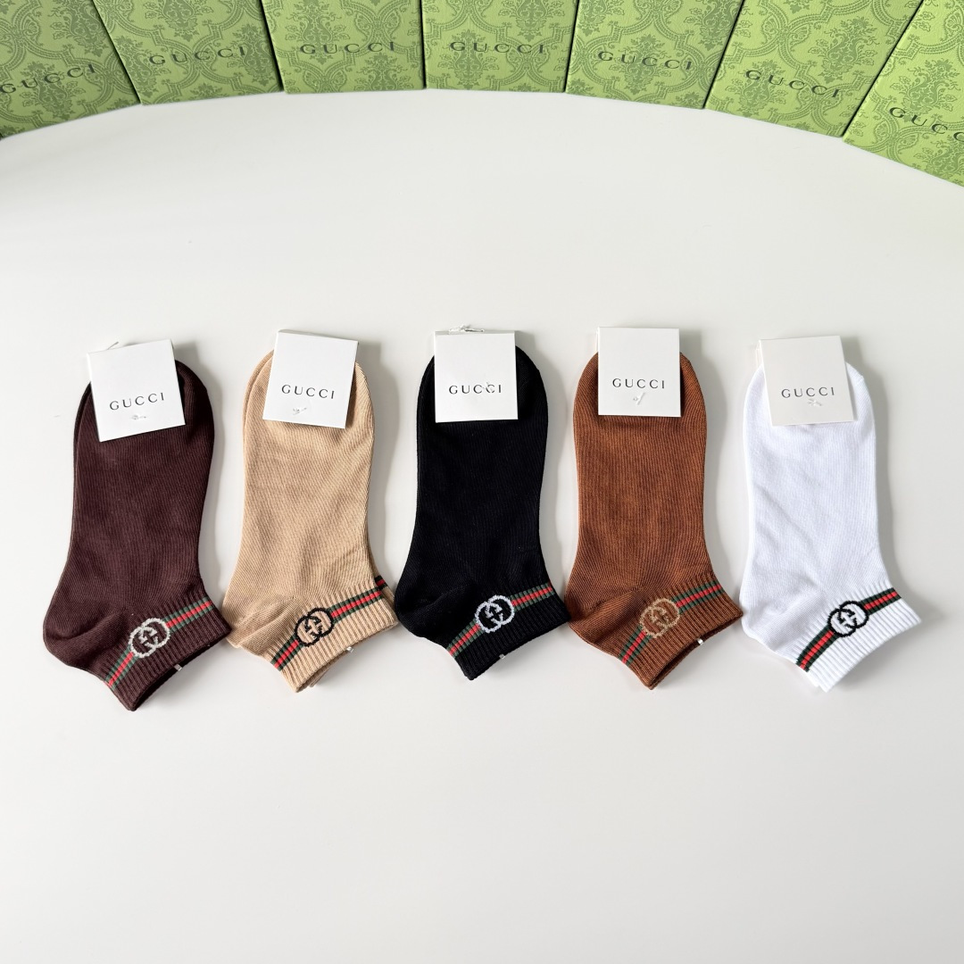 💛配专柜包装Gucci（古驰）新款中短款堆堆袜袜子！一盒五双，专柜同步筒袜袜子，💛大牌出街，潮人必备🔥超