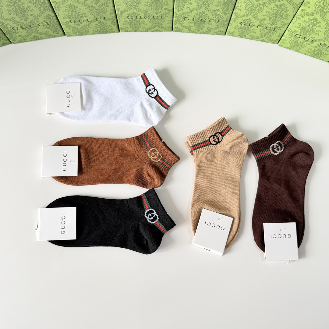 💛配专柜包装Gucci（古驰）新款中短款堆堆袜袜子！一盒五双，专柜同步筒袜袜子，💛大牌出街，潮人必备🔥超