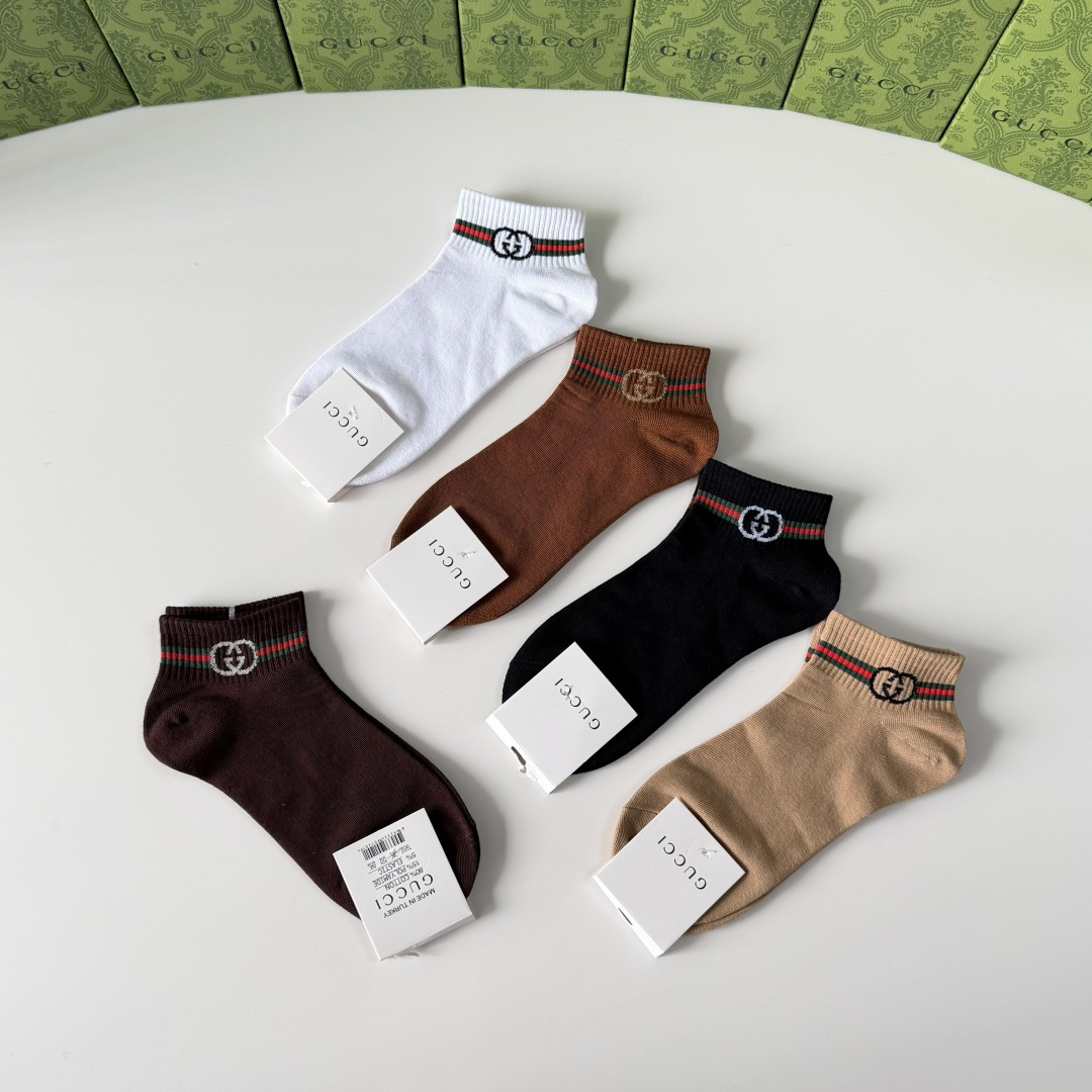 💛配专柜包装Gucci（古驰）新款中短款堆堆袜袜子！一盒五双，专柜同步筒袜袜子，💛大牌出街，潮人必备🔥超
