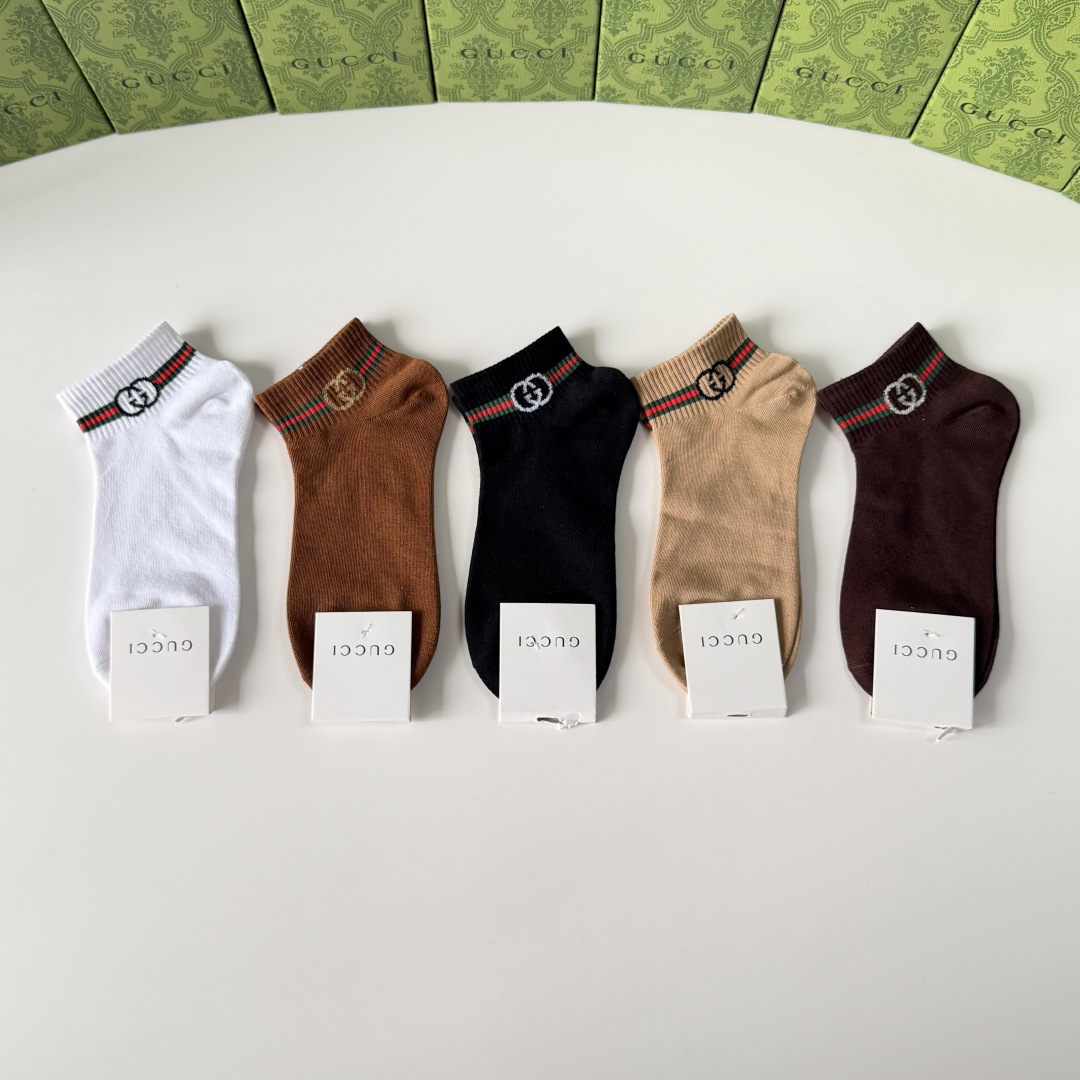 💛配专柜包装Gucci（古驰）新款中短款堆堆袜袜子！一盒五双，专柜同步筒袜袜子，💛大牌出街，潮人必备🔥超