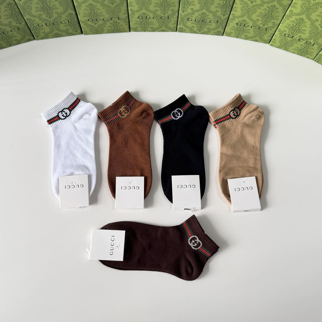 💛配专柜包装Gucci（古驰）新款中短款堆堆袜袜子！一盒五双，专柜同步筒袜袜子，💛大牌出街，潮人必备🔥超