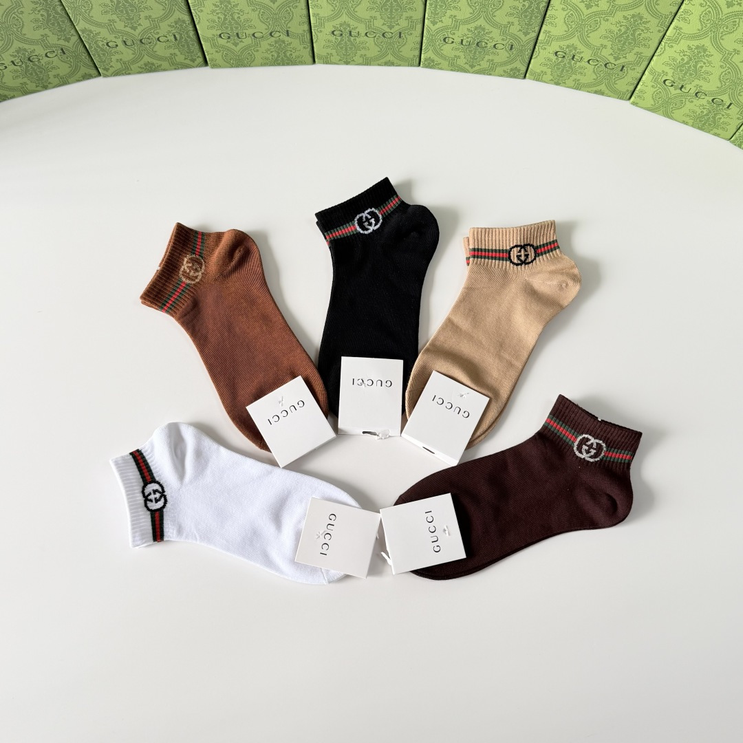 💛配专柜包装Gucci（古驰）新款中短款堆堆袜袜子！一盒五双，专柜同步筒袜袜子，💛大牌出街，潮人必备🔥超