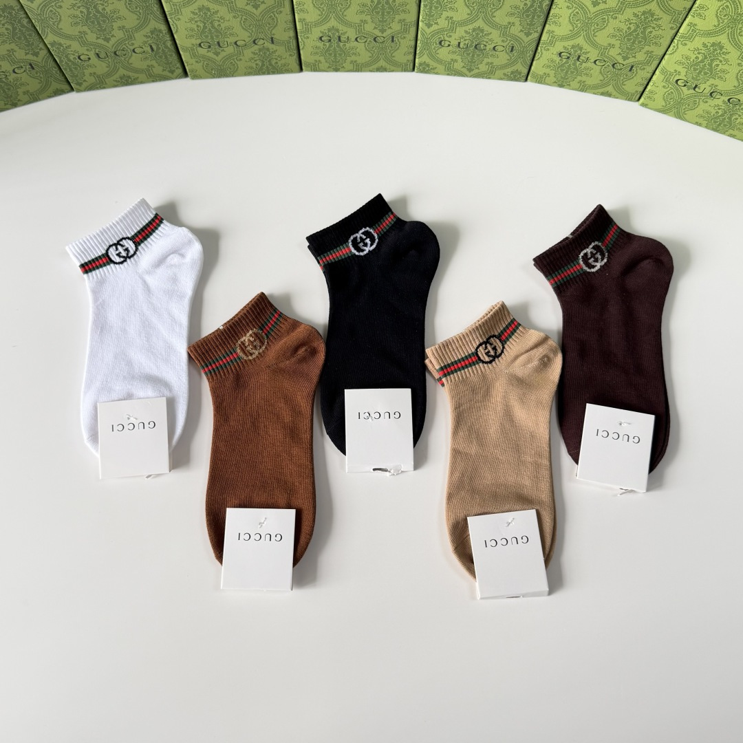 💛配专柜包装Gucci（古驰）新款中短款堆堆袜袜子！一盒五双，专柜同步筒袜袜子，💛大牌出街，潮人必备🔥超