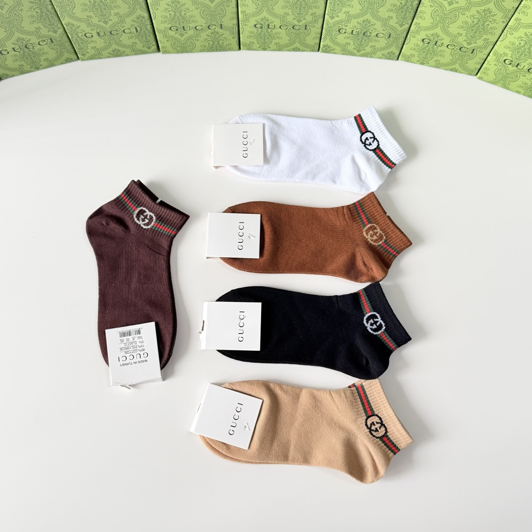 💛配专柜包装Gucci（古驰）新款中短款堆堆袜袜子！一盒五双，专柜同步筒袜袜子，💛大牌出街，潮人必备🔥超