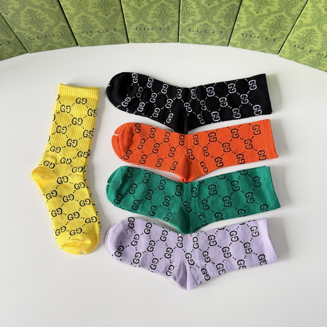 💛配专柜包装Gucci（古驰）新款中长款堆堆袜袜子！一盒五双，专柜同步筒袜袜子，💛大牌出街，潮人必备🔥超