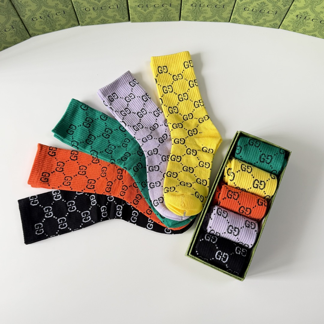 💛配专柜包装Gucci（古驰）新款中长款堆堆袜袜子！一盒五双，专柜同步筒袜袜子，💛大牌出街，潮人必备🔥超