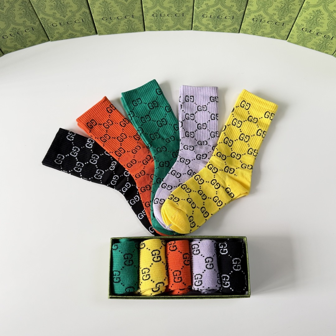 💛配专柜包装Gucci（古驰）新款中长款堆堆袜袜子！一盒五双，专柜同步筒袜袜子，💛大牌出街，潮人必备🔥超