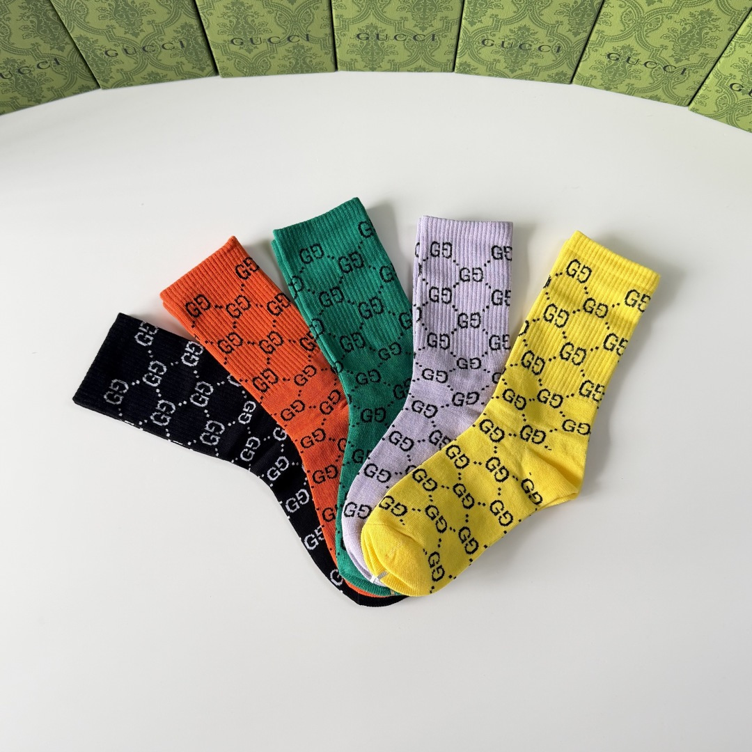 💛配专柜包装Gucci（古驰）新款中长款堆堆袜袜子！一盒五双，专柜同步筒袜袜子，💛大牌出街，潮人必备🔥超