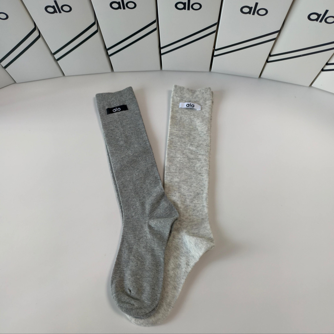 💛配包装ALO 爆款出货 新款轻奢小腿袜堆堆袜袜子🧦！一盒两双（颜色任选）专柜同步筒袜袜子，💛大牌出街，